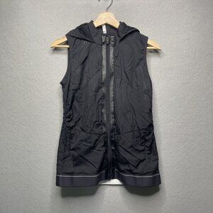Fabletics Hooded Zip Up Windbreaker Kennedy Vest Jacket XS Black Nylon Mesh